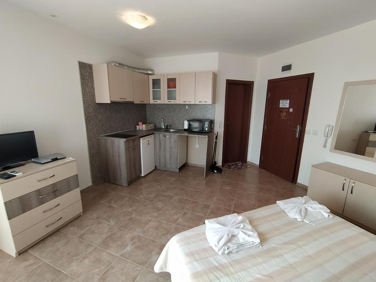 Sunny Sands Apartment *